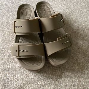 Crocs Brooklyn sandal sz 9